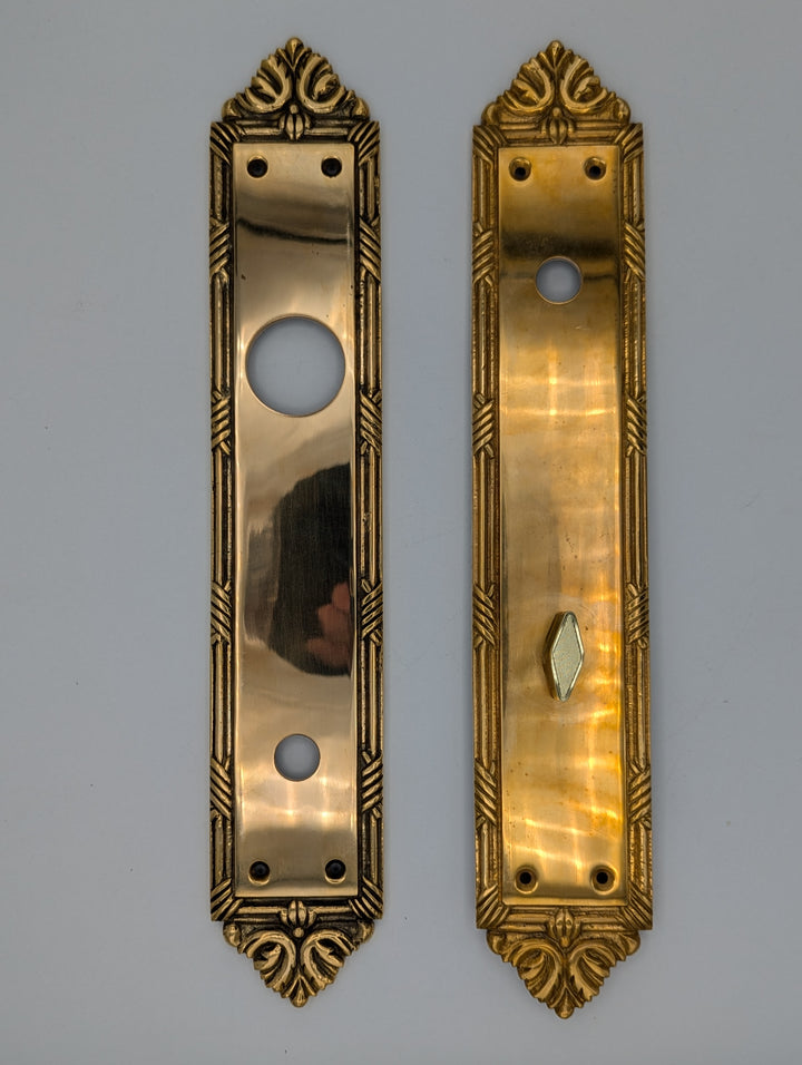 Open Box Sale Item Ribbon & Reed Oval Deadbolt Entryway Set (Polished Brass with White Porcelain Knob)