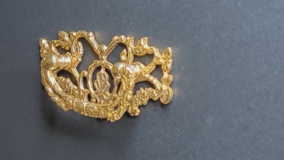 5 3/4 Inch Ornate Seashell Bail Pull (Polished Brass)