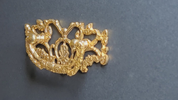 5 3/4 Inch Ornate Seashell Bail Pull (Polished Brass)