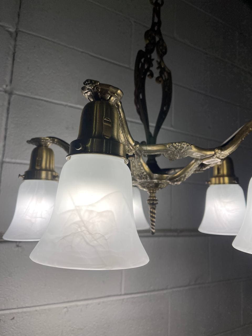 Antique Hardware 26 Inch Theatre Style 5-Light Antique Chandelier Ceiling Light Fixtures